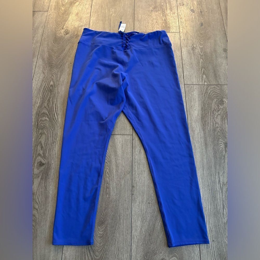 New York and company woman’s leggings very soft and warm perfect for winter